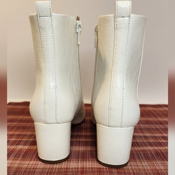 Gianni Bini Jaydennn White Ankle Embossed Leather Heeled Ankle Booties Size 7.5 - Picture 5 of 8